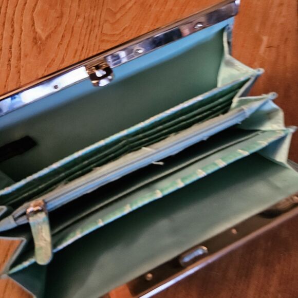 Women's Wallet Crocodile Embossed Turquoise Snake Unique Close - Picture 5 of 10